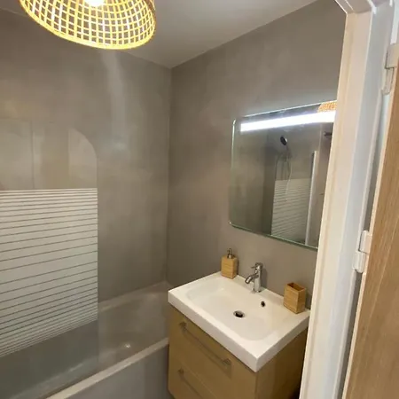 Santorini Hyerois Йер