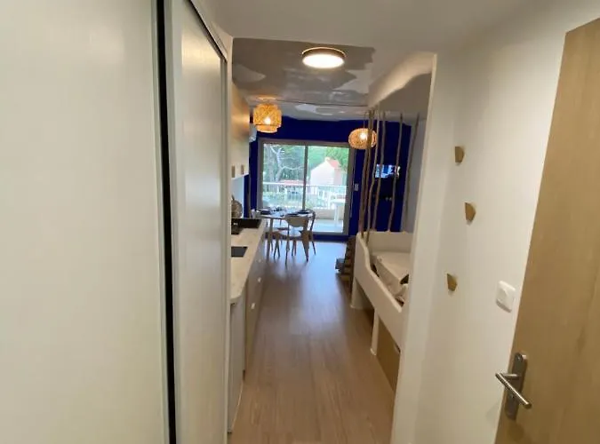 Santorini Hyerois Daire *